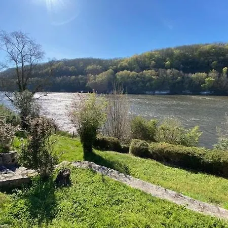 Un Havre De Paix En Bordure De La Dordogne *