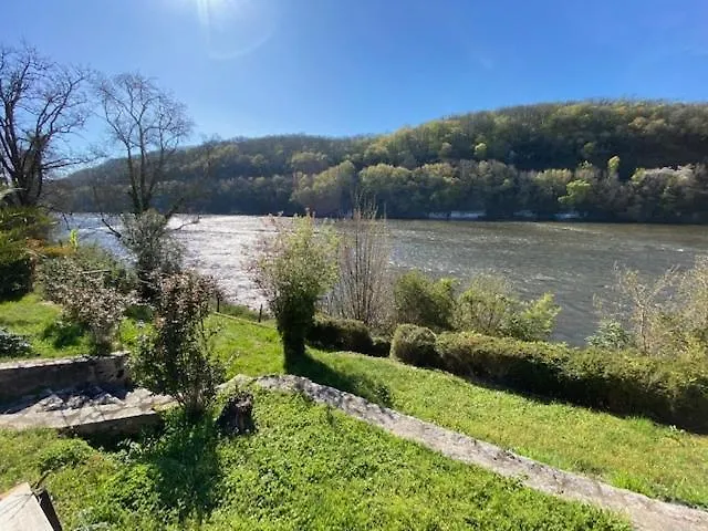 Un Havre De Paix En Bordure De La Dordogne *